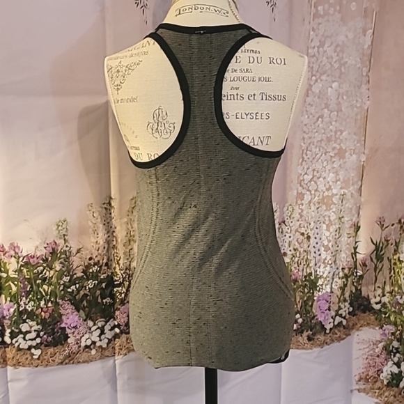 Lululemon reversible tank - Picture 2 of 6